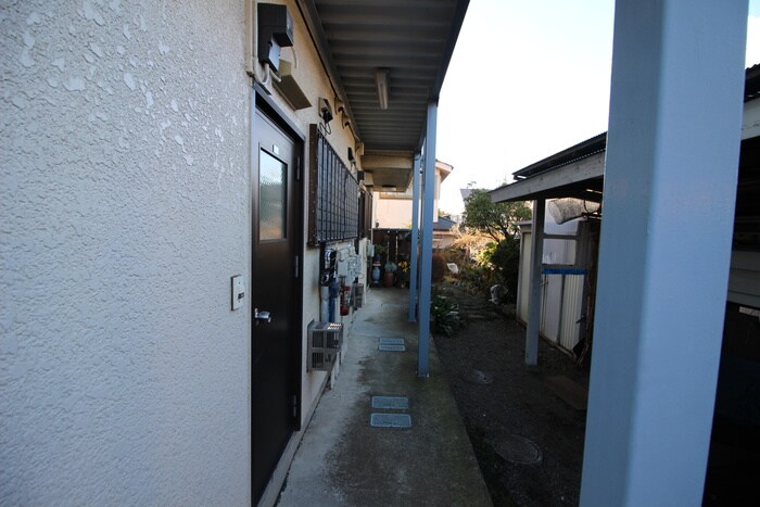 物件外観写真6　(エントランス部分)