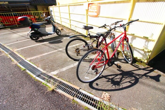 物件外観写真6　(駐輪場)