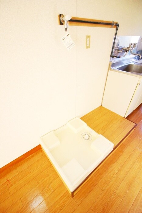 物件内観写真18　(洗濯機置場)