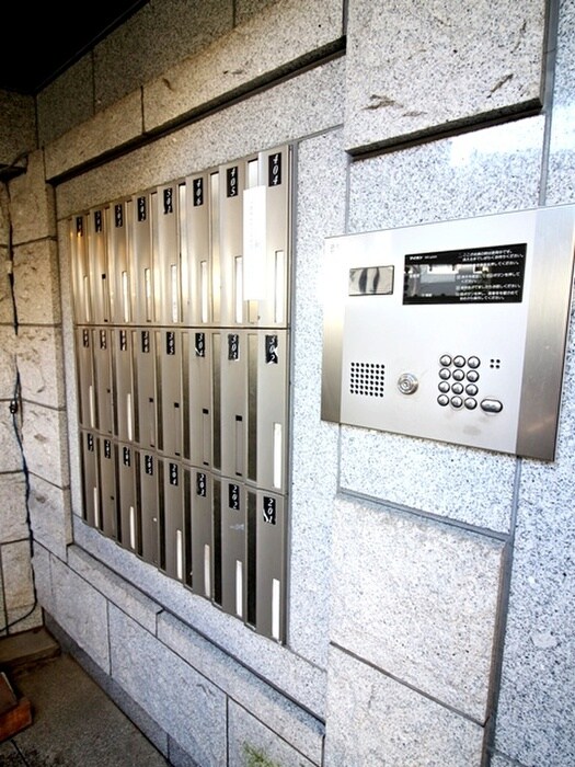 物件外観写真5　(エントランス部分)