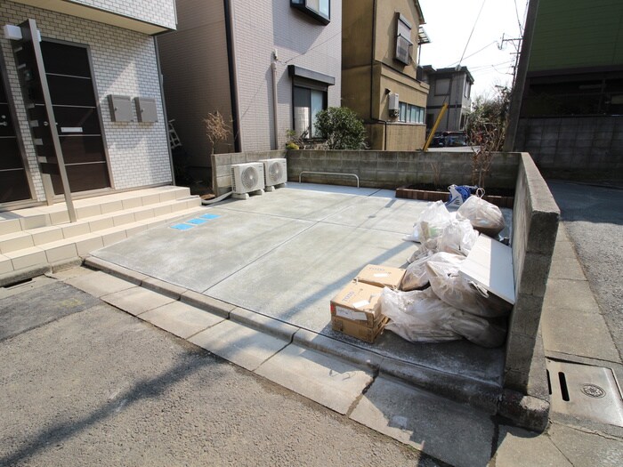 物件外観写真5　(駐車場)