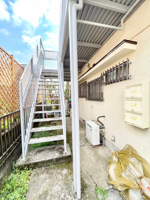 物件外観写真3　(エントランス部分)