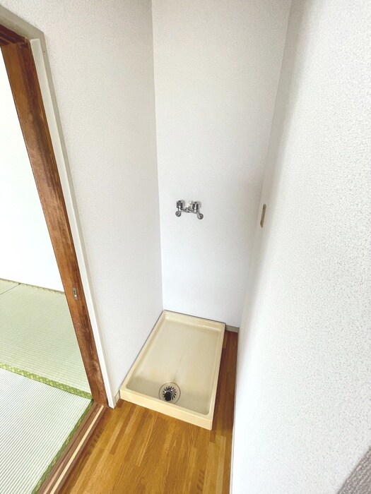 物件内観写真18　(洗濯機置場)