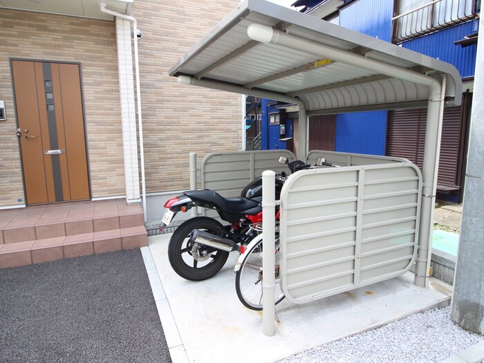 物件外観写真4　(駐輪場)