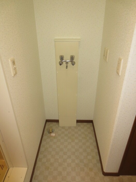 物件内観写真7　(洗濯機置場)