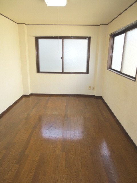 物件内観写真4　(居室)