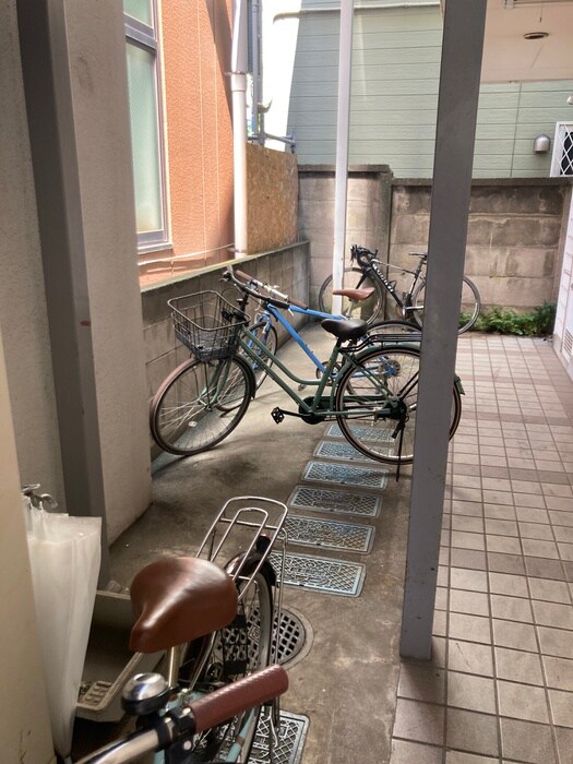 物件外観写真4　(駐輪場)