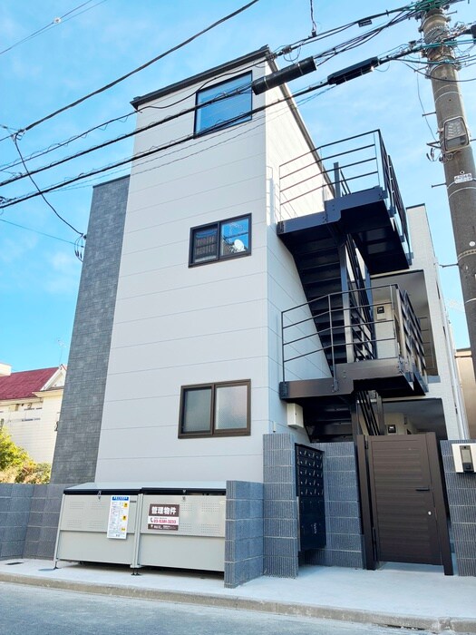 物件外観写真2　(エントランス部分)