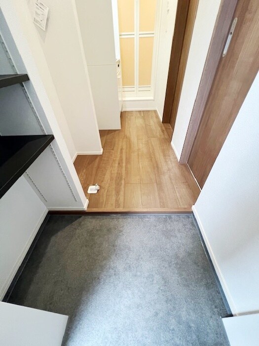 物件内観写真13　(玄関)