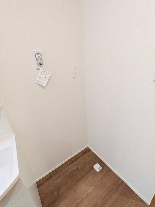 物件内観写真14　(洗濯機置場)