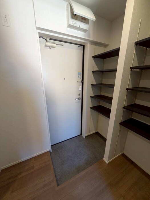 物件内観写真18　(玄関)