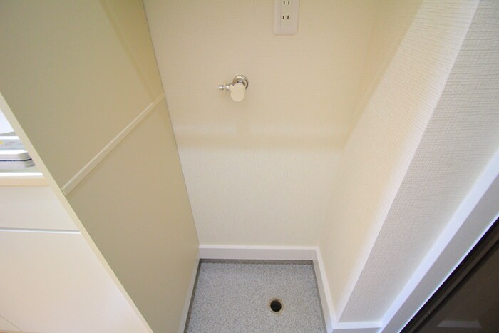 物件内観写真15　(洗濯機置場)