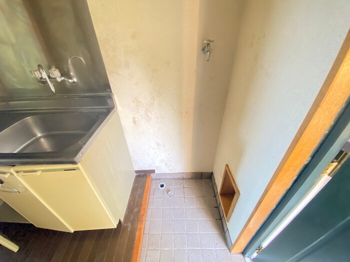 物件内観写真10　(洗濯機置場)