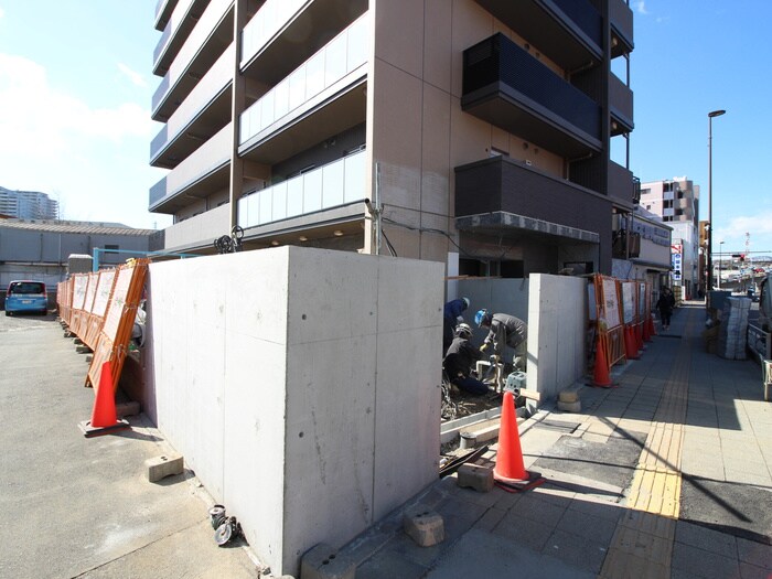 物件外観写真5　(エントランス部分)