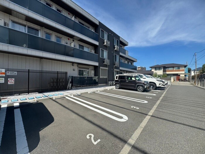 物件外観写真3　(駐車場)