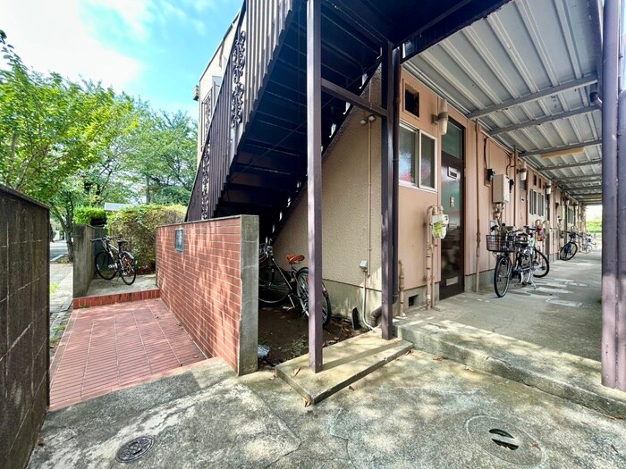 物件外観写真3　(エントランス部分)