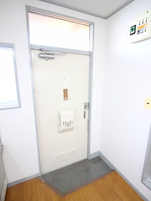 物件内観写真15　(玄関)