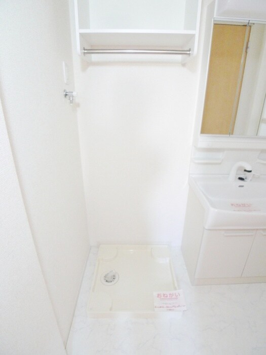 物件内観写真12　(洗濯機置場)