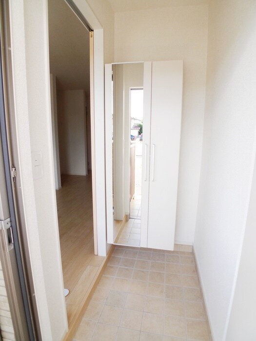 物件内観写真14　(玄関)