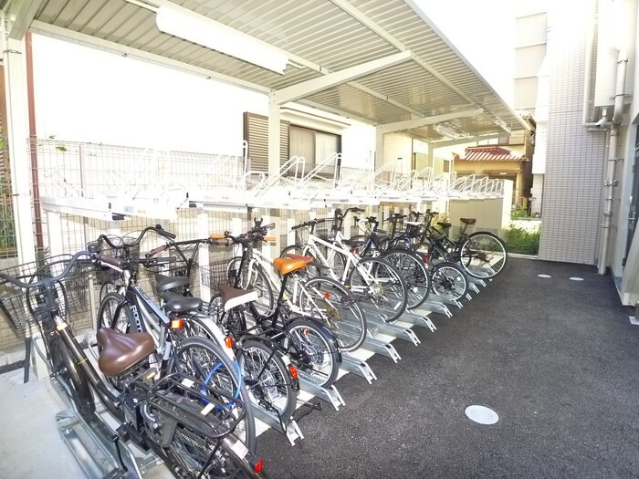 物件外観写真5　(駐輪場)