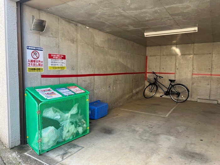 物件外観写真4　(駐輪場)