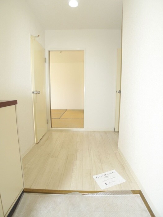 物件内観写真11　(玄関)