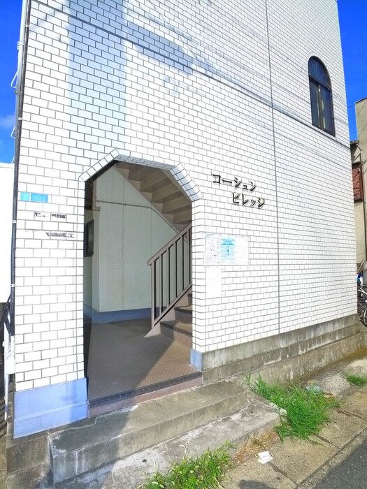 物件外観写真4　(エントランス部分)