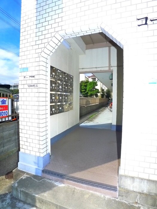 物件外観写真5　(エントランス部分)