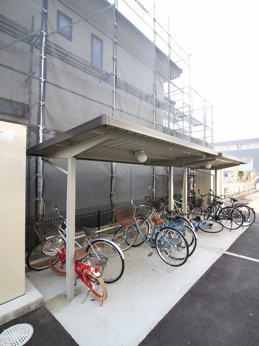 物件外観写真4　(駐輪場)