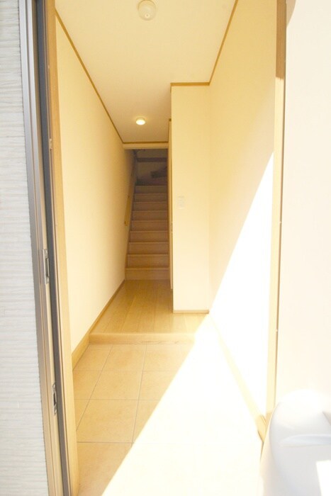 物件内観写真18　(玄関)