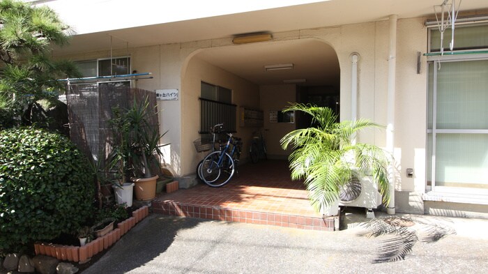 物件外観写真3　(エントランス部分)