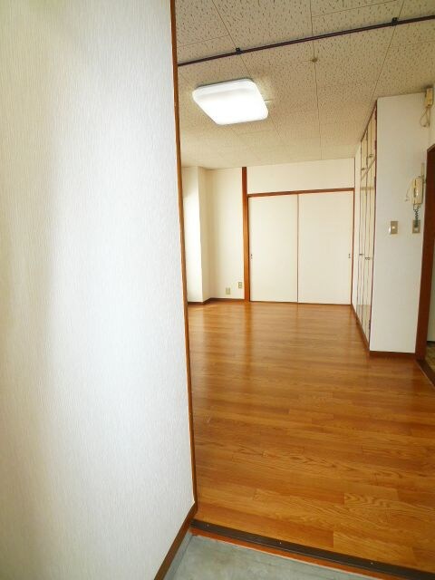 物件内観写真7　(玄関)