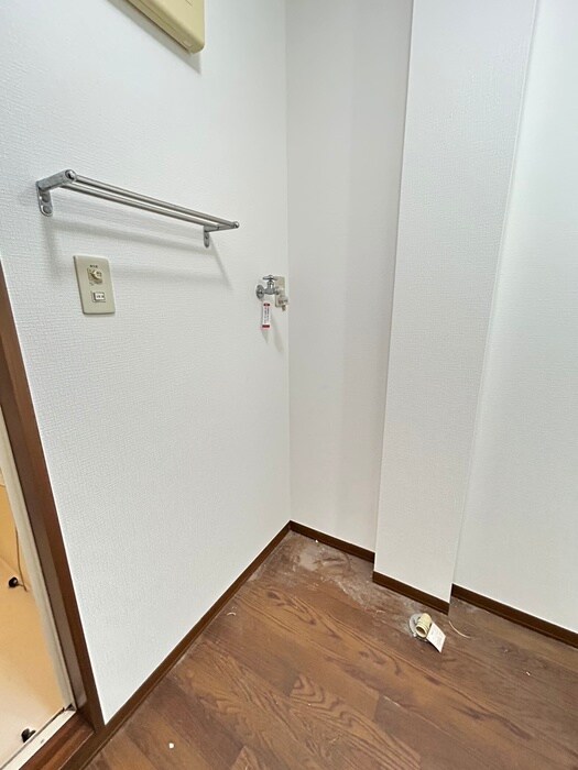物件内観写真16　(洗濯機置場)