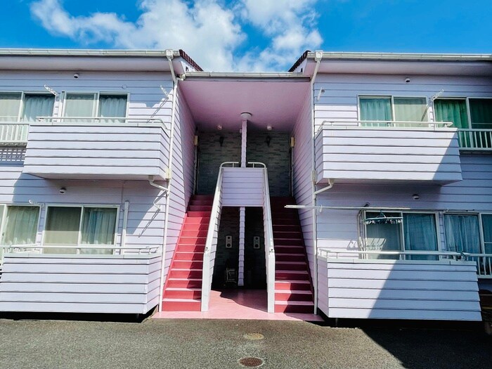 物件外観写真3　(エントランス部分)