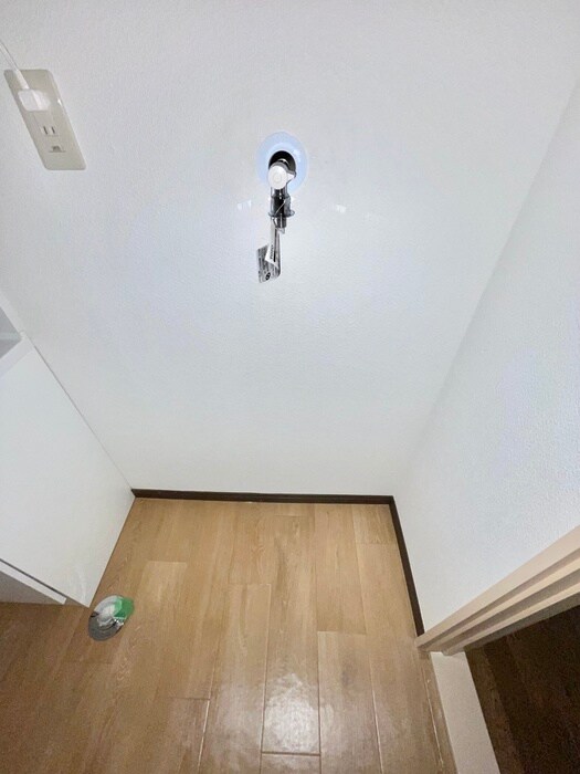 物件内観写真12　(洗濯機置場)