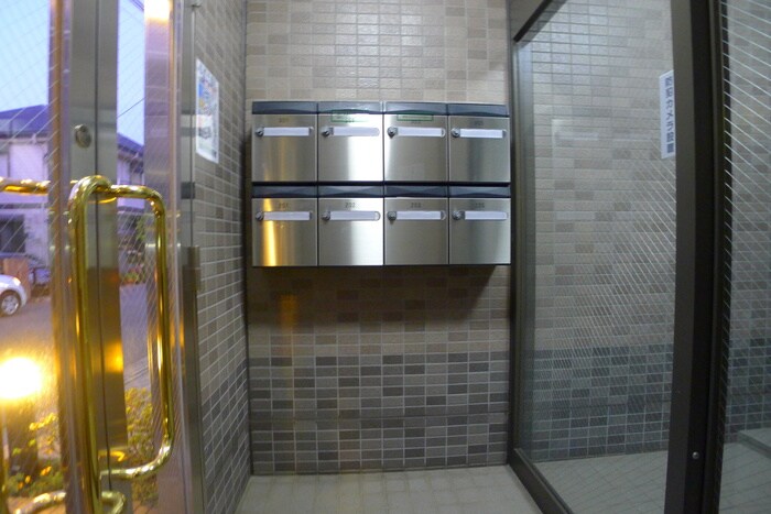 物件外観写真4　(エントランス部分)