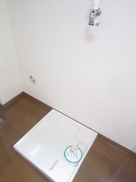 物件内観写真13　(洗濯機置場)