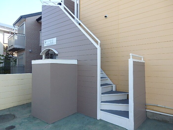物件外観写真2　(エントランス部分)