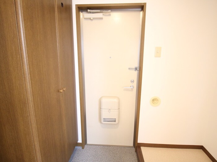 物件内観写真18　(玄関)