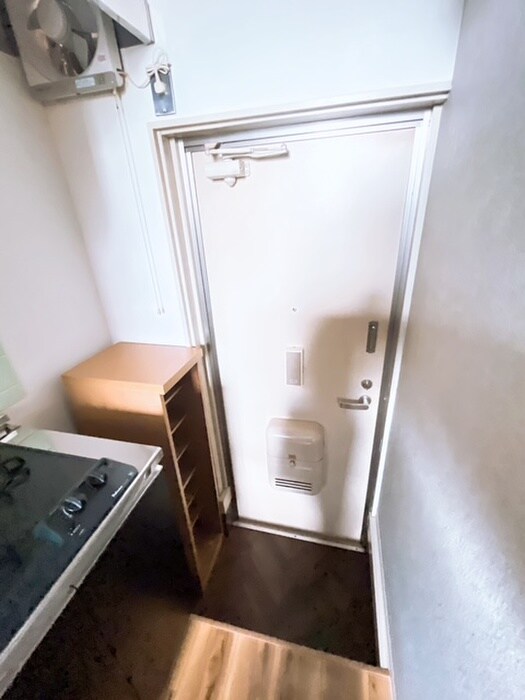 物件内観写真6　(玄関)