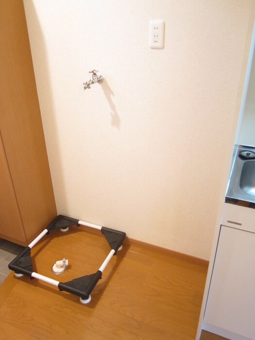 物件内観写真12　(洗濯機置場)