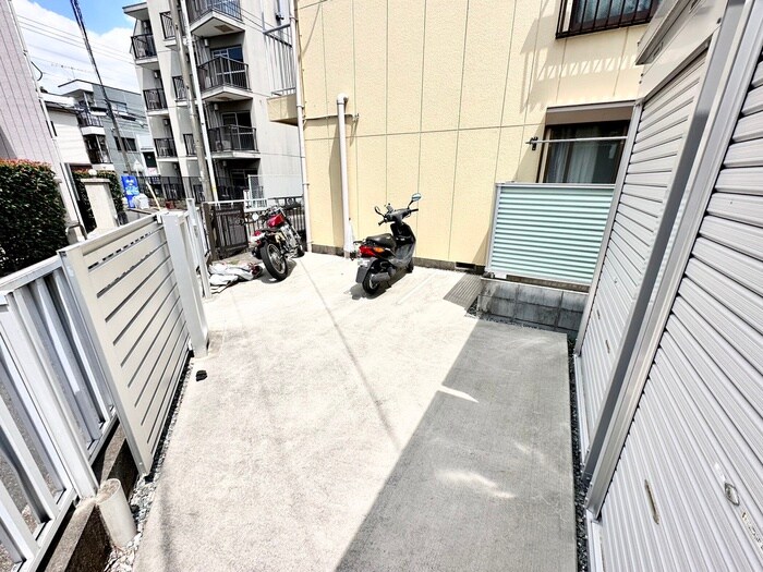 物件外観写真3　(駐輪場)