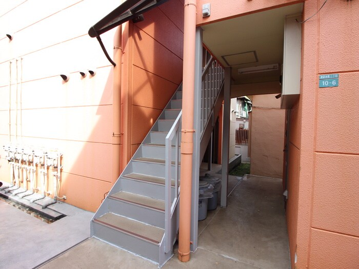 物件外観写真2　(エントランス部分)