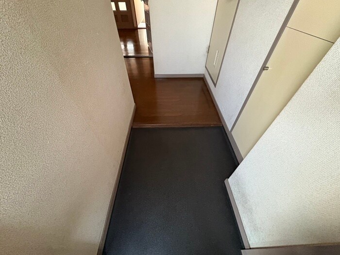 物件内観写真16　(玄関)