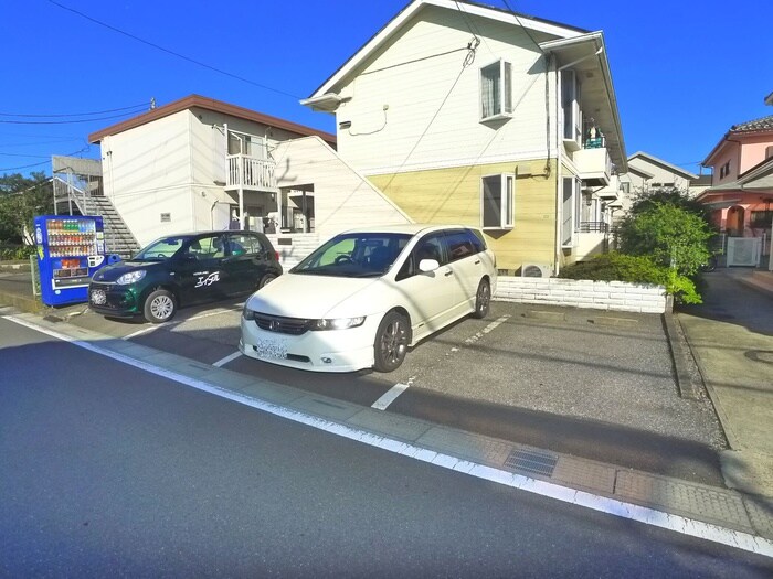 物件外観写真3　(駐車場)
