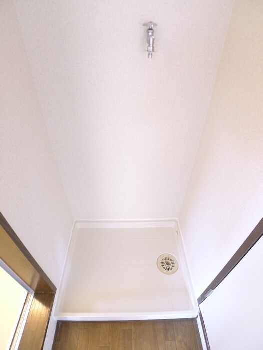 物件内観写真12　(洗濯機置場)