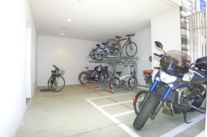 物件外観写真4　(駐輪場)