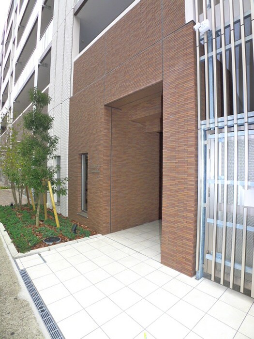 物件外観写真3　(エントランス部分)