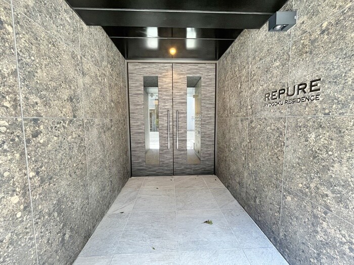 物件外観写真2　(エントランス部分)