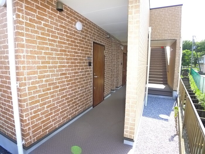 物件外観写真4　(エントランス部分)